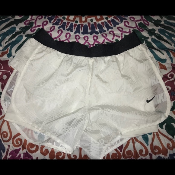 Nike Shorts Size Small - Picture 1 of 5